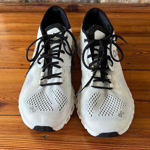 On Cloud X running training shoe in white black Size 9